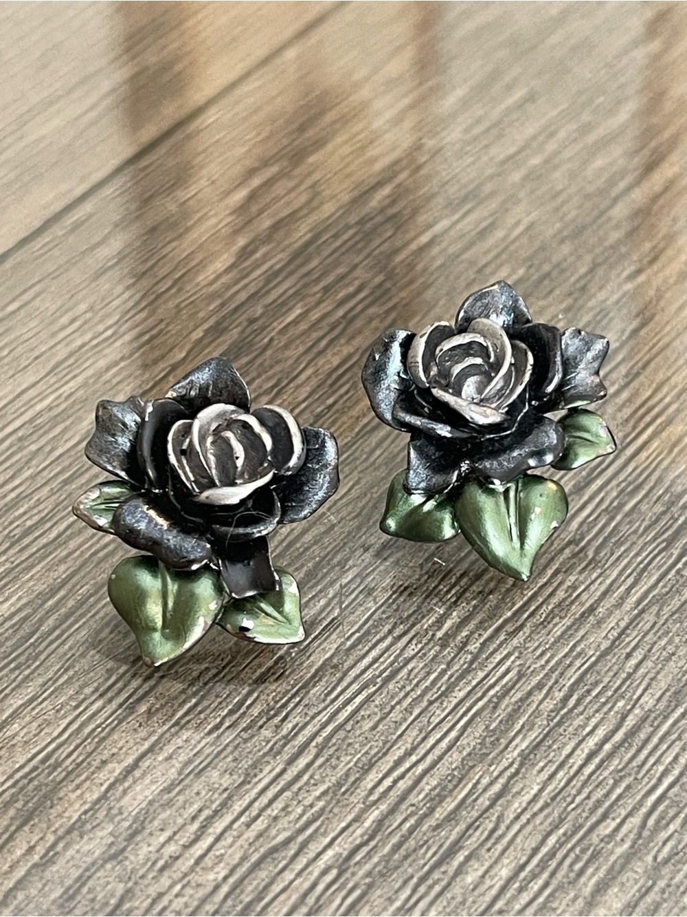 Vintage Style Dark Black - Grey Rose Stud Earrings